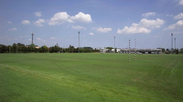 Come riparare le buche ed i danni da gioco sui prati dei campi da calcio e da rugby